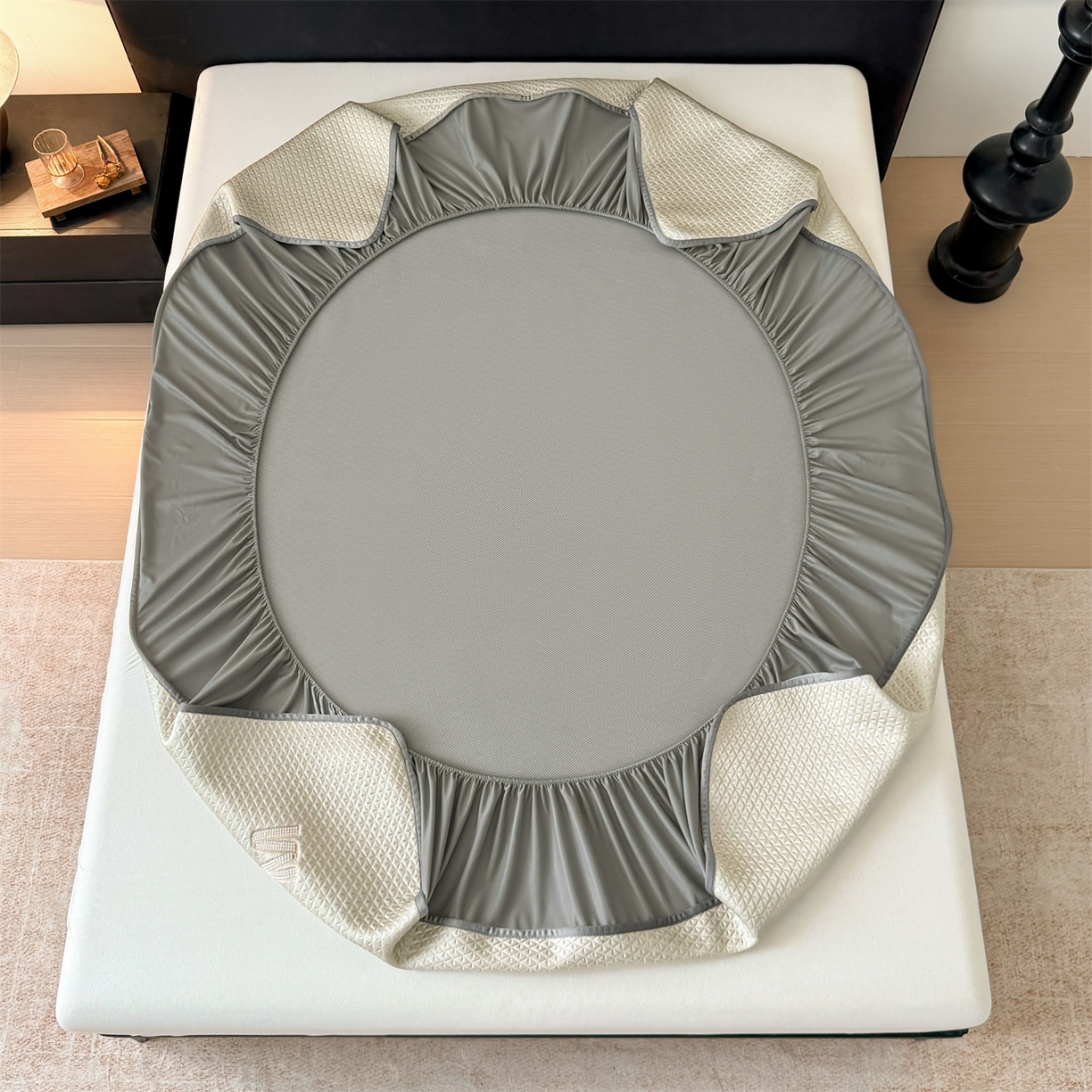 91家纺网 家纺一手货源 找家纺 乐家欣 2026新款夏季高端pe空调软席可水洗席子凉席-慕尚M纹 床笠款-慕尚M纹-咖