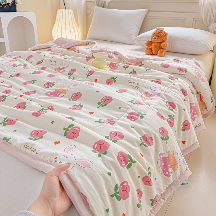 91家纺网 家纺一手货源 找家纺 爱宝被业 2026新款A类水洗棉新疆棉花夏被夏凉被玫瑰花语