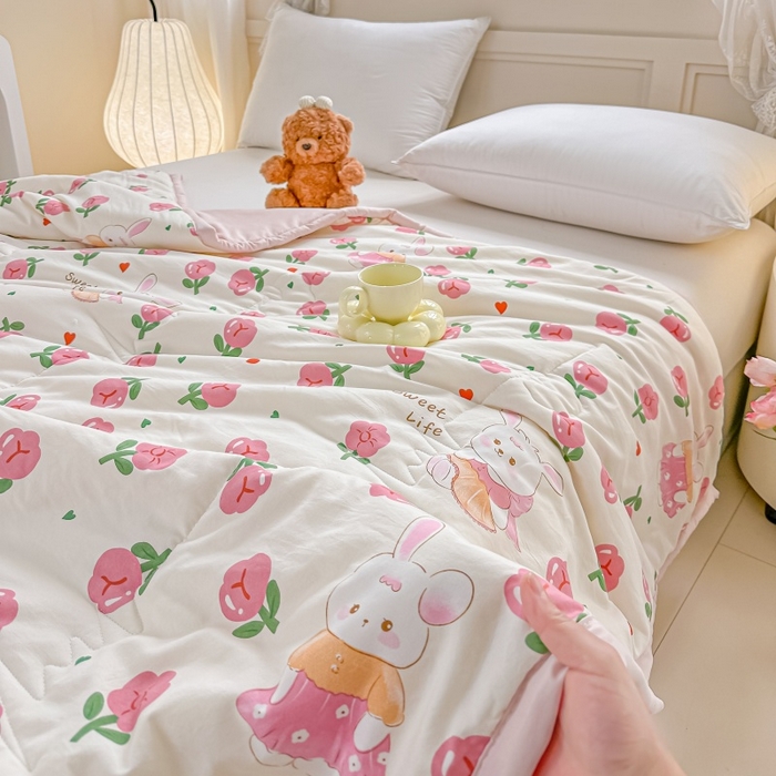 91家纺网 家纺一手货源 找家纺 爱宝被业 2026新款A类水洗棉新疆棉花夏被夏凉被玫瑰花语