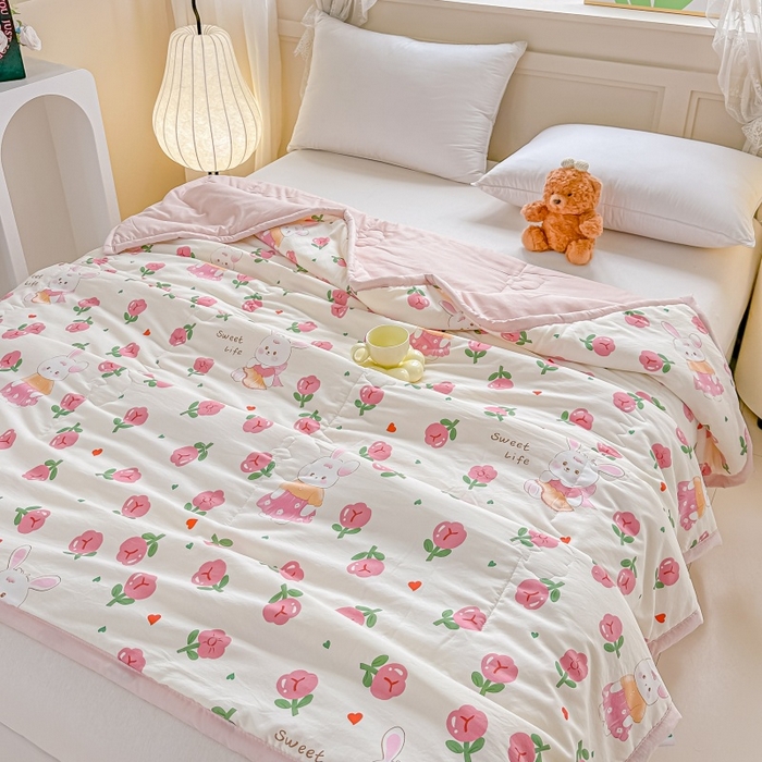 91家纺网 家纺一手货源 找家纺 爱宝被业 2026新款A类水洗棉新疆棉花夏被夏凉被玫瑰花语