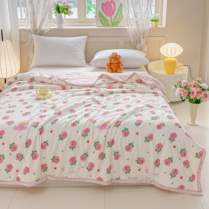 91家纺网 家纺一手货源 找家纺 爱宝被业 2026新款A类水洗棉新疆棉花夏被夏凉被玫瑰花语