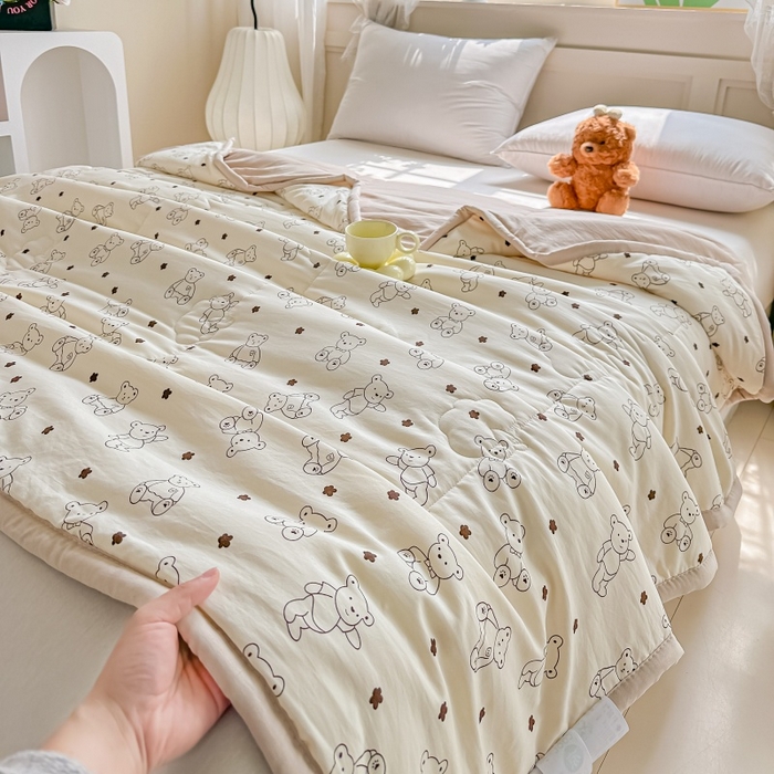 91家纺网 家纺一手货源 找家纺 爱宝被业 2026新款A类水洗棉新疆棉花夏被夏凉被小熊乐园