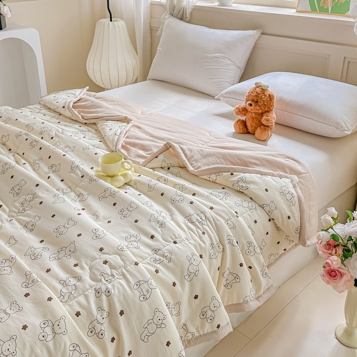 91家纺网 家纺一手货源 找家纺 爱宝被业 2026新款A类水洗棉新疆棉花夏被夏凉被小熊乐园