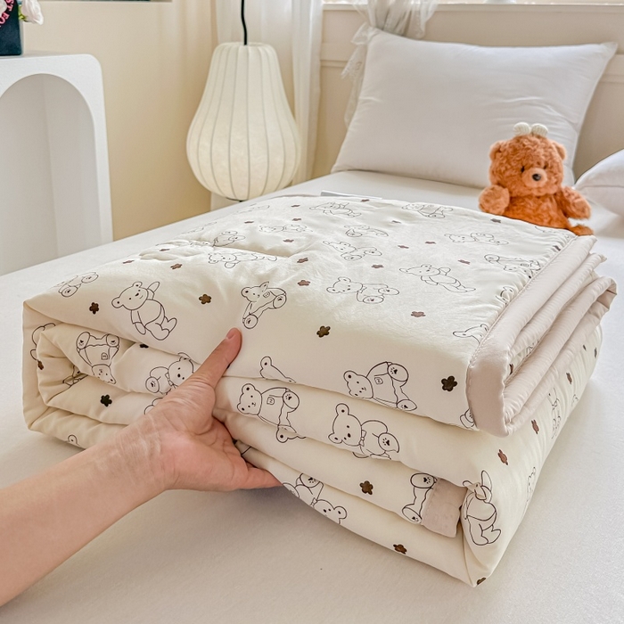 91家纺网 家纺一手货源 找家纺 爱宝被业 2026新款A类水洗棉新疆棉花夏被夏凉被小熊乐园