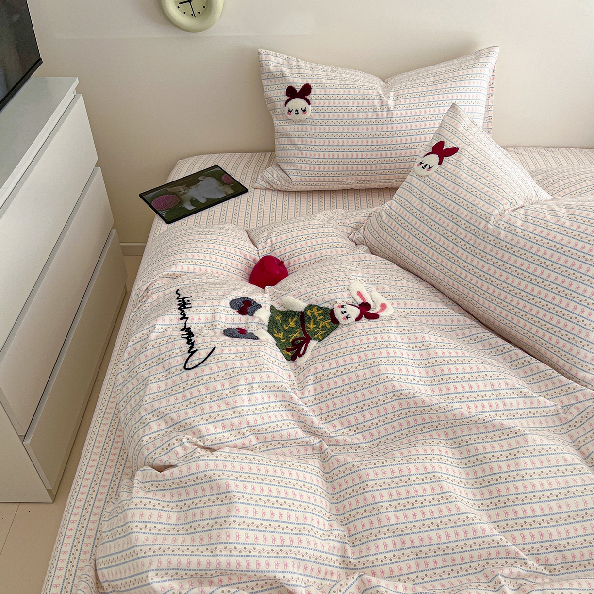 91家纺网 家纺一手货源 找家纺 舒居家纺 2026新款13070全棉纯棉毛巾绣单被套被套单件 友谊结