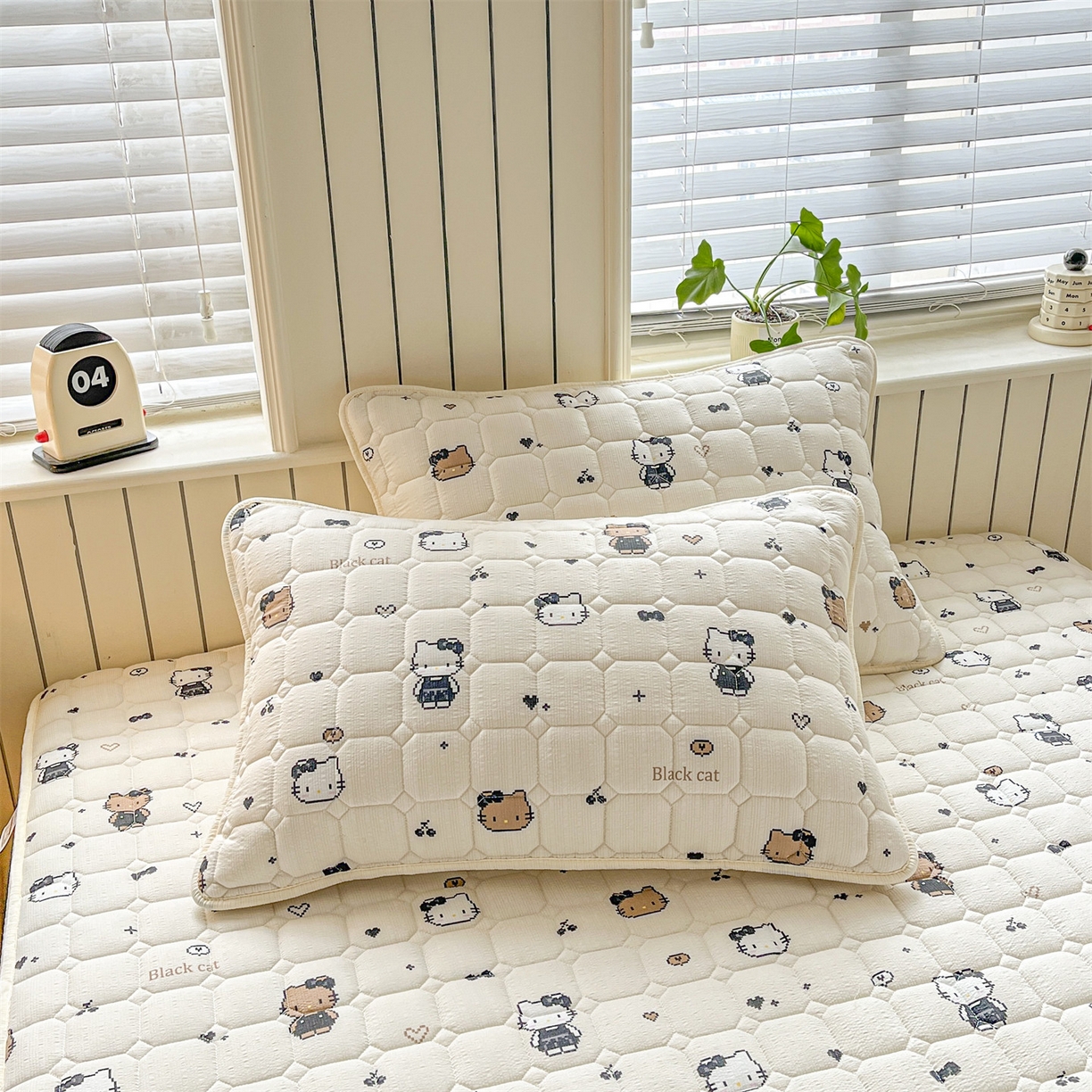 91家纺网 家纺一手货源 找家纺 优眠坊 2026新款亲肤泡芙纱夹棉单床笠床笠单件单品床笠三件套 奥利小猫-夹棉款