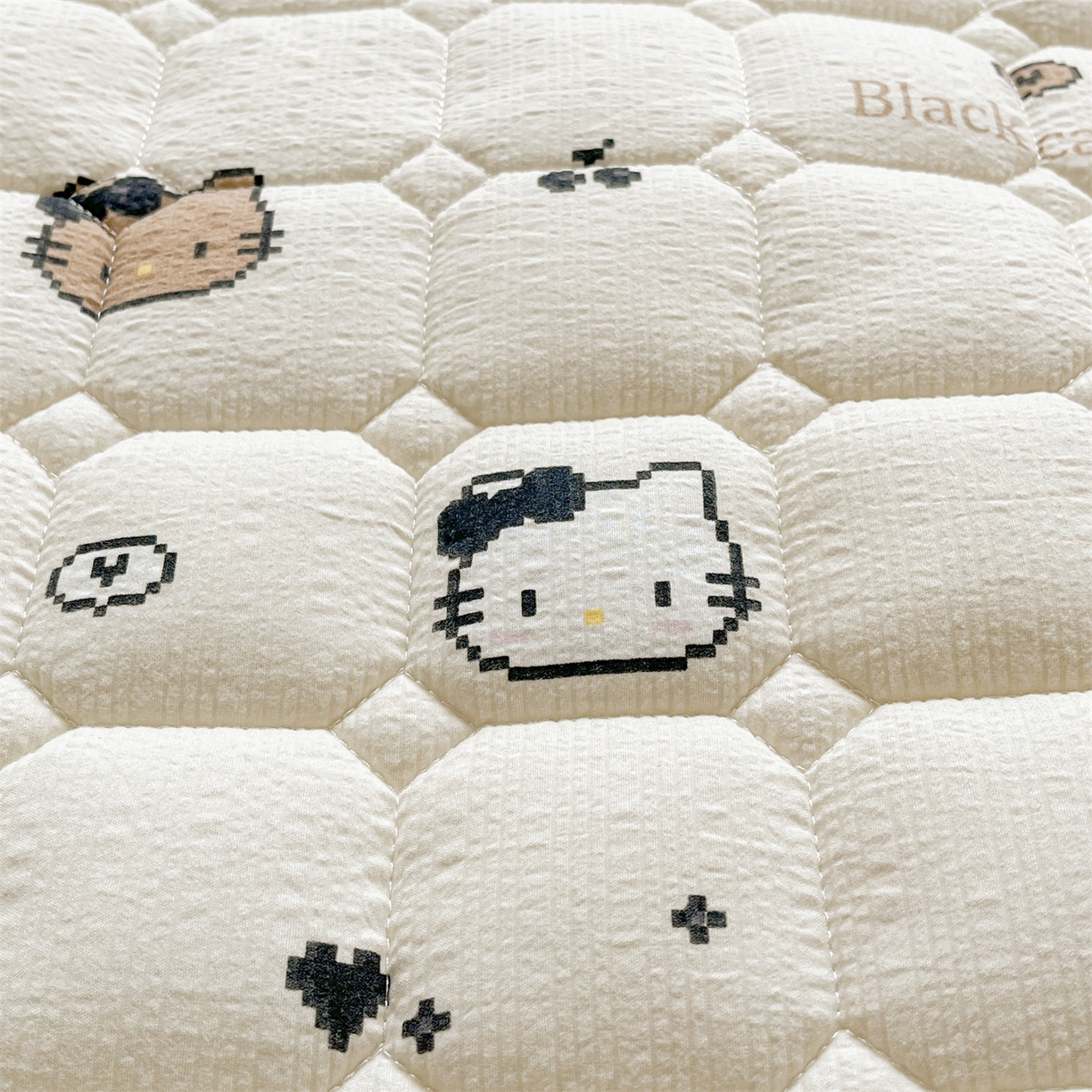 91家纺网 家纺一手货源 找家纺 优眠坊 2026新款亲肤泡芙纱夹棉单床笠床笠单件单品床笠三件套 奥利小猫-夹棉款