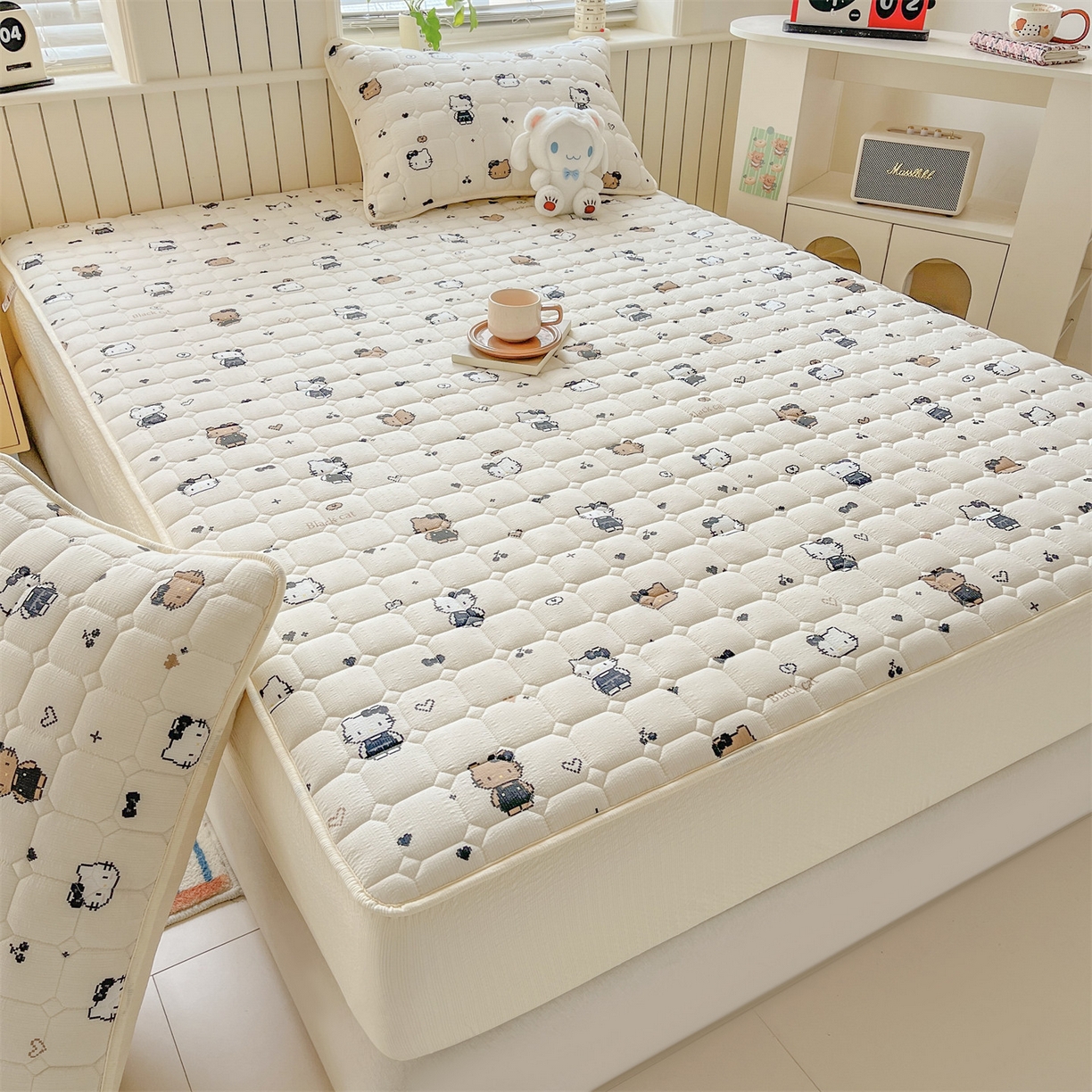 91家纺网 家纺一手货源 找家纺 优眠坊 2026新款亲肤泡芙纱夹棉单床笠床笠单件单品床笠三件套 奥利小猫-夹棉款