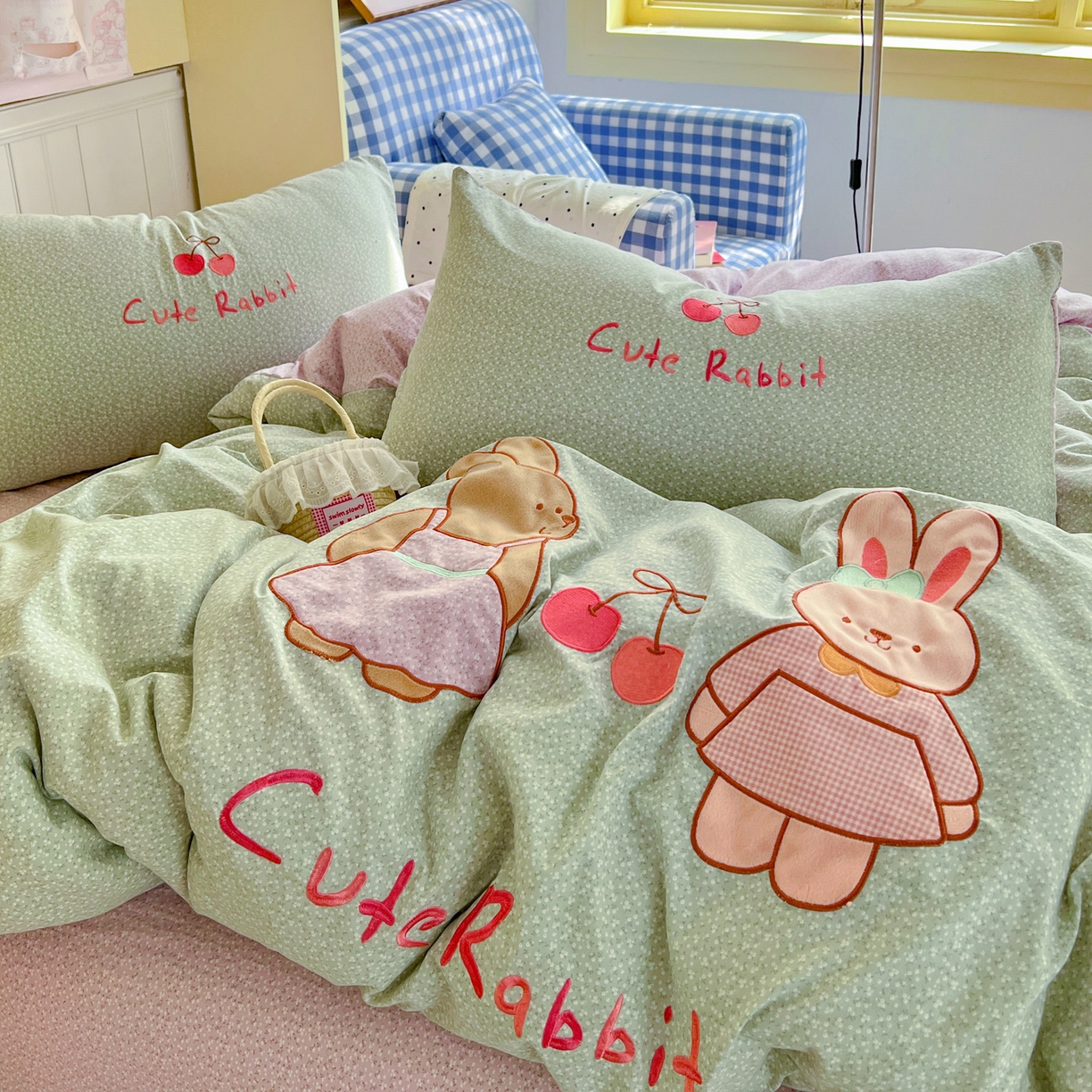 91家纺网 家纺一手货源 找家纺 梵克保罗 2026春夏直播热款卡通贴布绣加厚单人双人单被套三件套四件套 萌萌兔绿