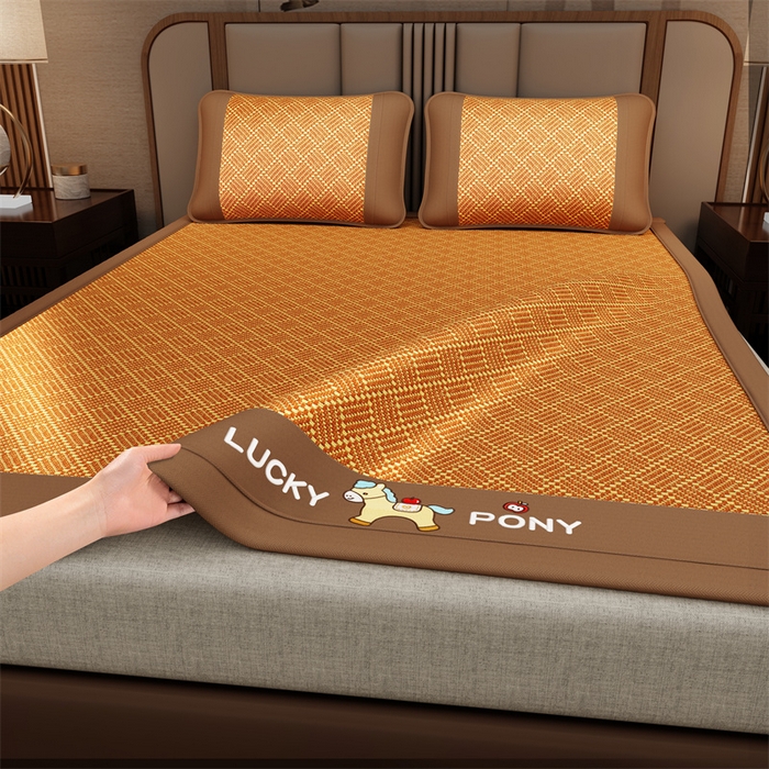 91家纺网 家纺一手货源 找家纺 缦吉 2026新款植物草本凉感刺绣藤席凉席-马上平安 马上平安-金雅纹