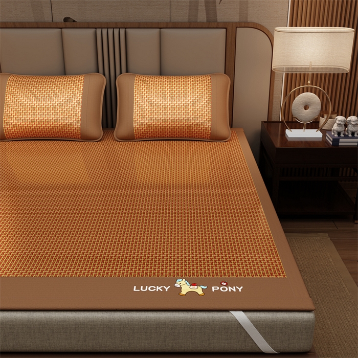 91家纺网 家纺一手货源 找家纺 缦吉 2026新款植物草本凉感刺绣藤席凉席-马上平安 马上平安-步步高