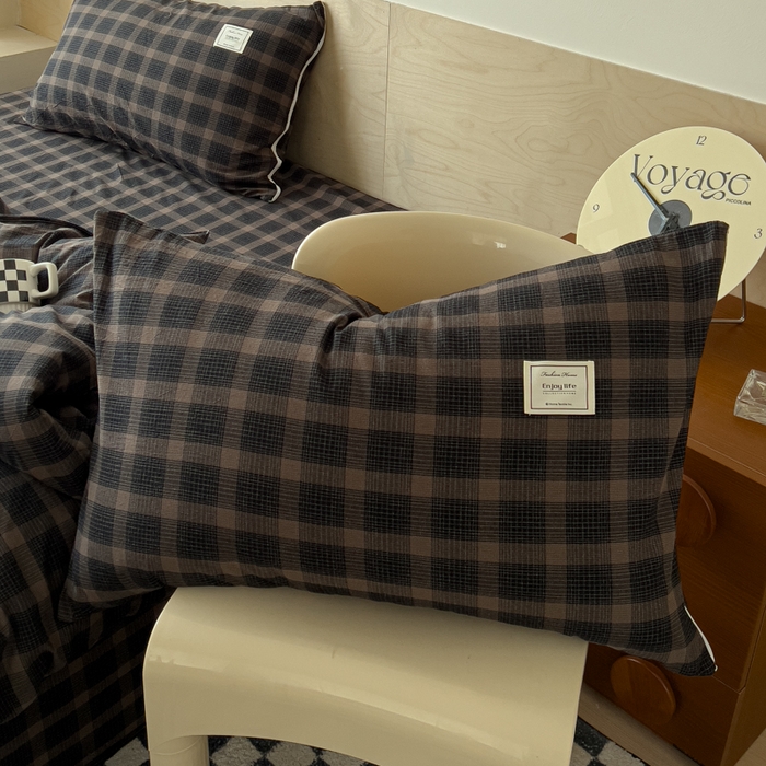 91家纺网 家纺一手货源 找家纺 花香四季家纺 2026新款简约全棉高织高密色织纯棉水洗棉四件套 黑巧