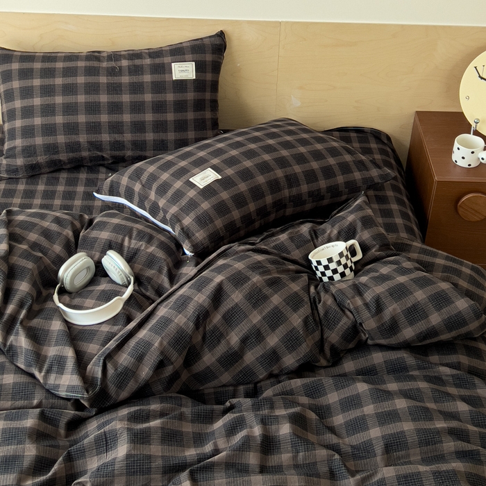 91家纺网 家纺一手货源 找家纺 花香四季家纺 2026新款简约全棉高织高密色织纯棉水洗棉四件套 黑巧