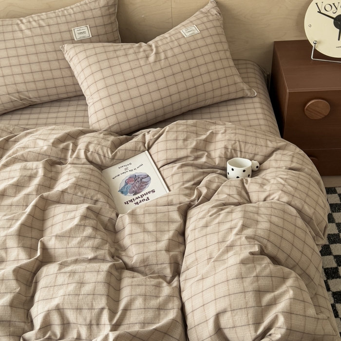 91家纺网 家纺一手货源 找家纺 花香四季家纺 2026新款简约全棉高织高密色织纯棉水洗棉四件套 奶茶