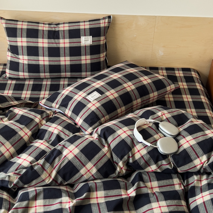 91家纺网 家纺一手货源 找家纺 花香四季家纺 2026新款简约全棉高织高密色织纯棉水洗棉四件套 黑桃A