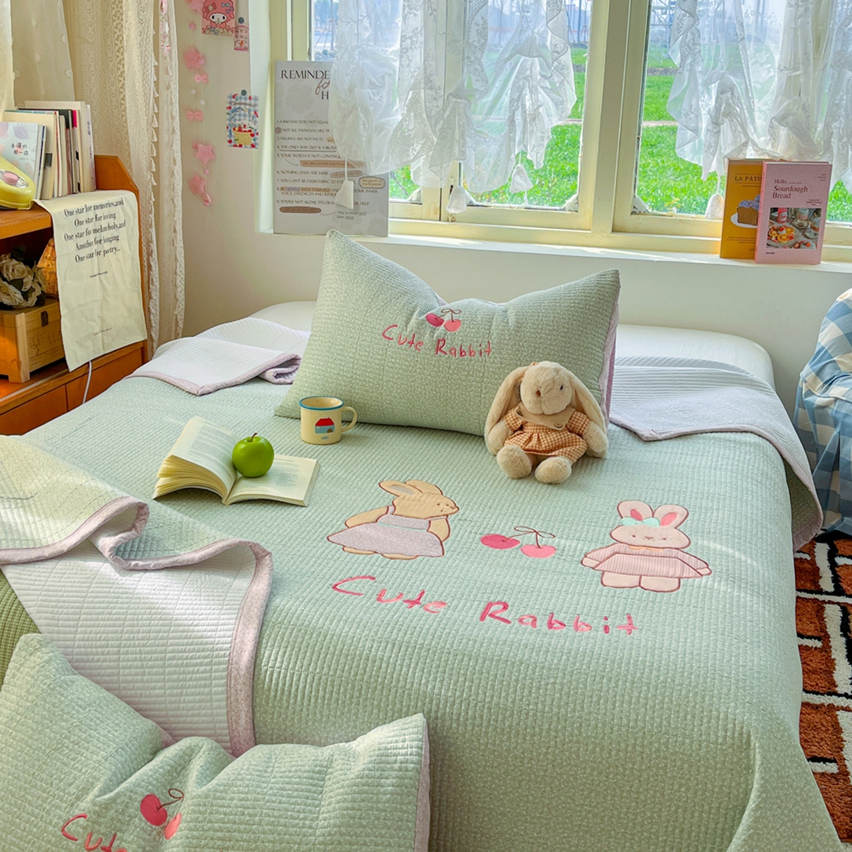 91家纺网 家纺一手货源 找家纺 梵克保罗 2026春夏直播热款贴布绣加厚古法水洗棉夹棉床盖单被套 萌萌兔绿