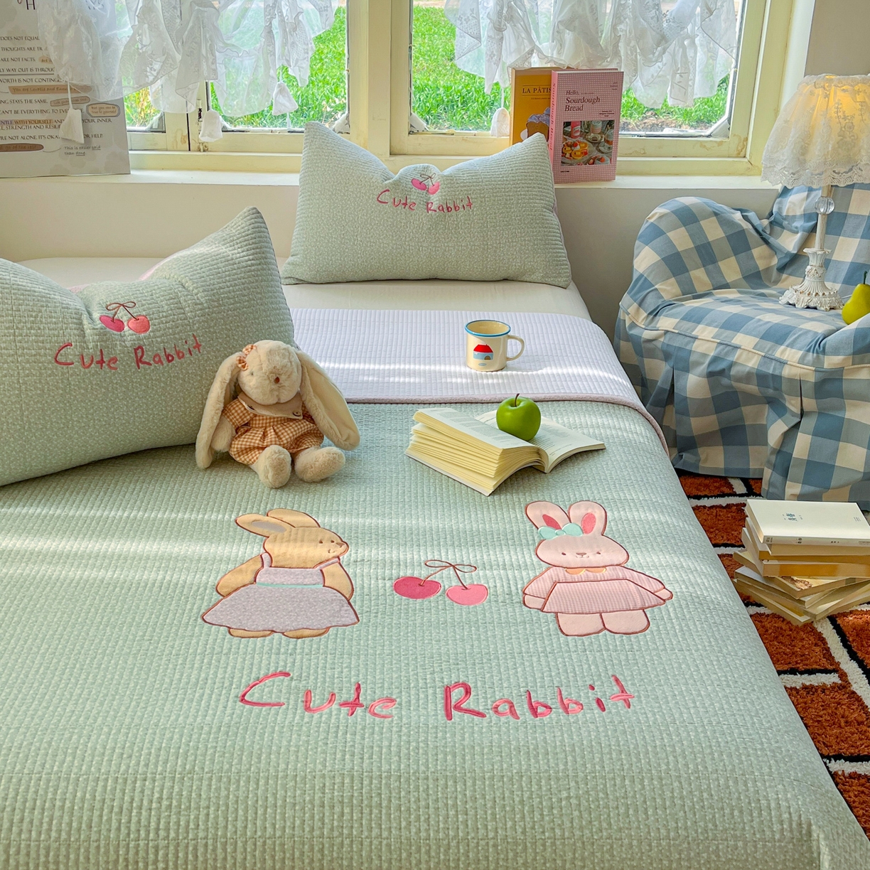 91家纺网 家纺一手货源 找家纺 梵克保罗 2026春夏直播热款贴布绣加厚古法水洗棉夹棉床盖单被套 萌萌兔绿