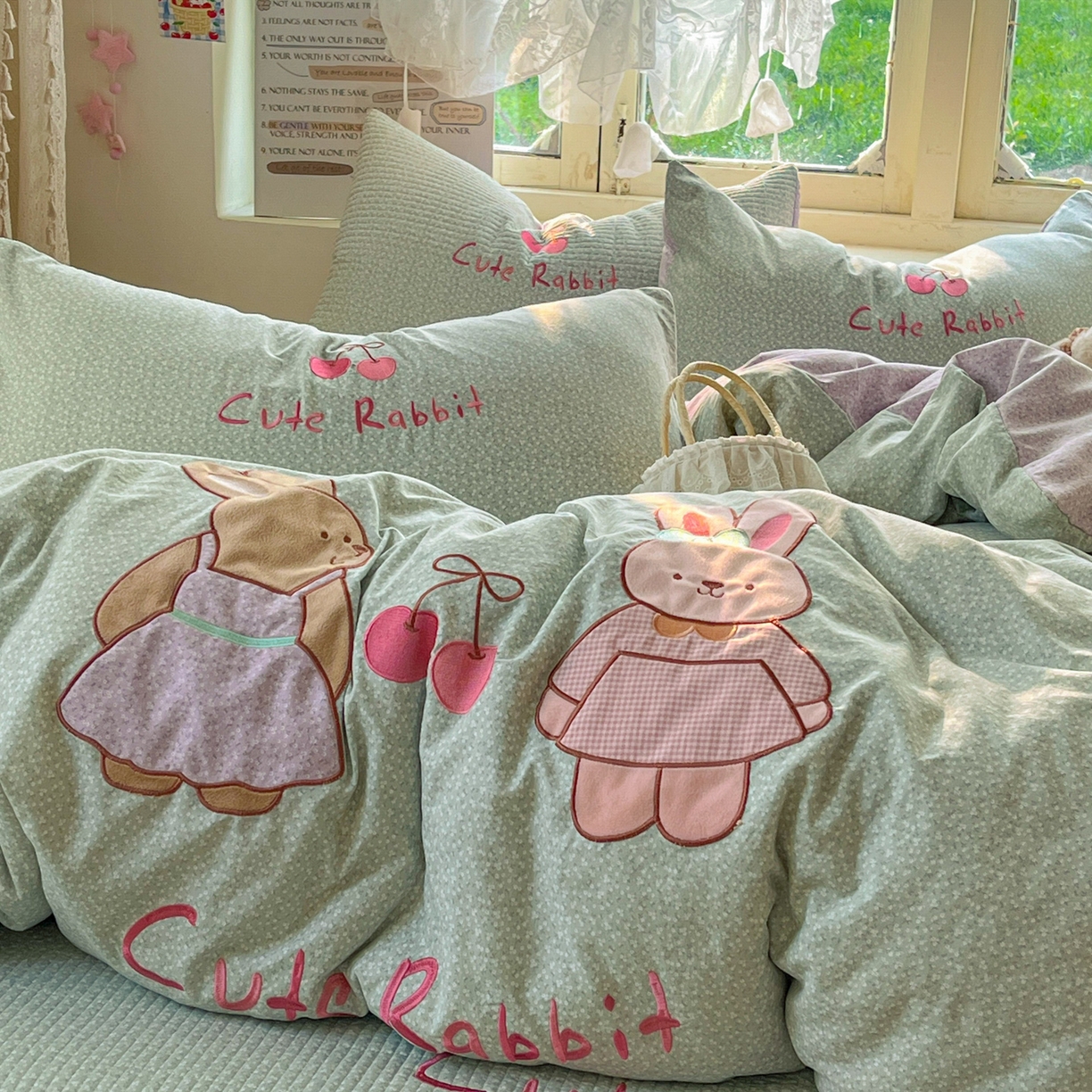 91家纺网 家纺一手货源 找家纺 梵克保罗 2026春夏直播热款贴布绣加厚古法水洗棉夹棉床盖单被套 萌萌兔绿