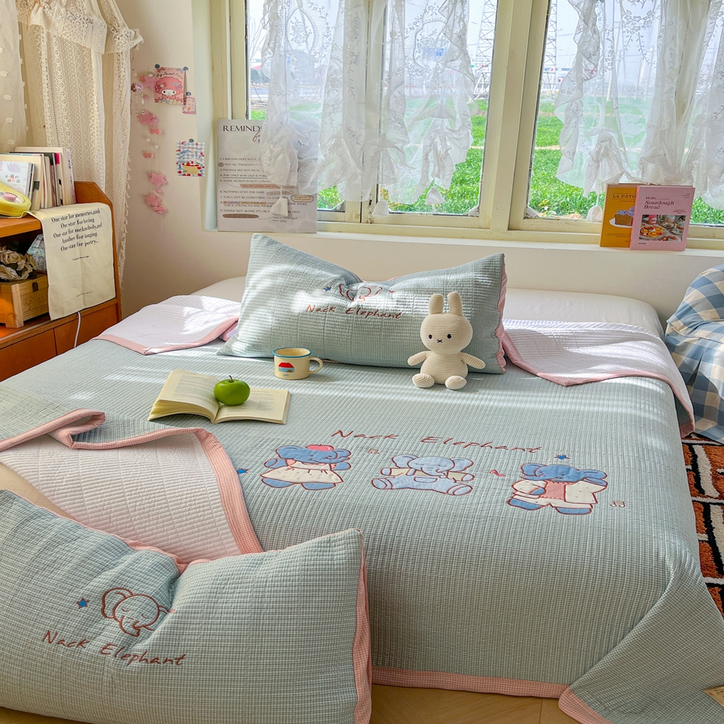 91家纺网 家纺一手货源 找家纺 梵克保罗 2026春夏直播热款贴布绣加厚古法水洗棉夹棉床盖单被套 吉象三宝