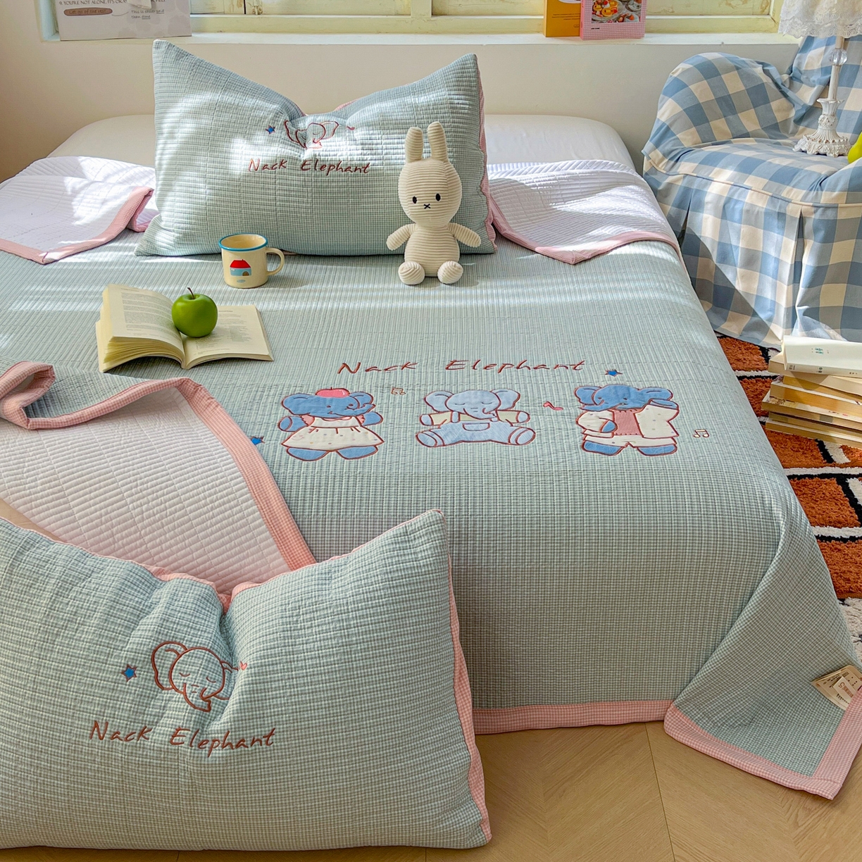 91家纺网 家纺一手货源 找家纺 梵克保罗 2026春夏直播热款贴布绣加厚古法水洗棉夹棉床盖单被套 吉象三宝