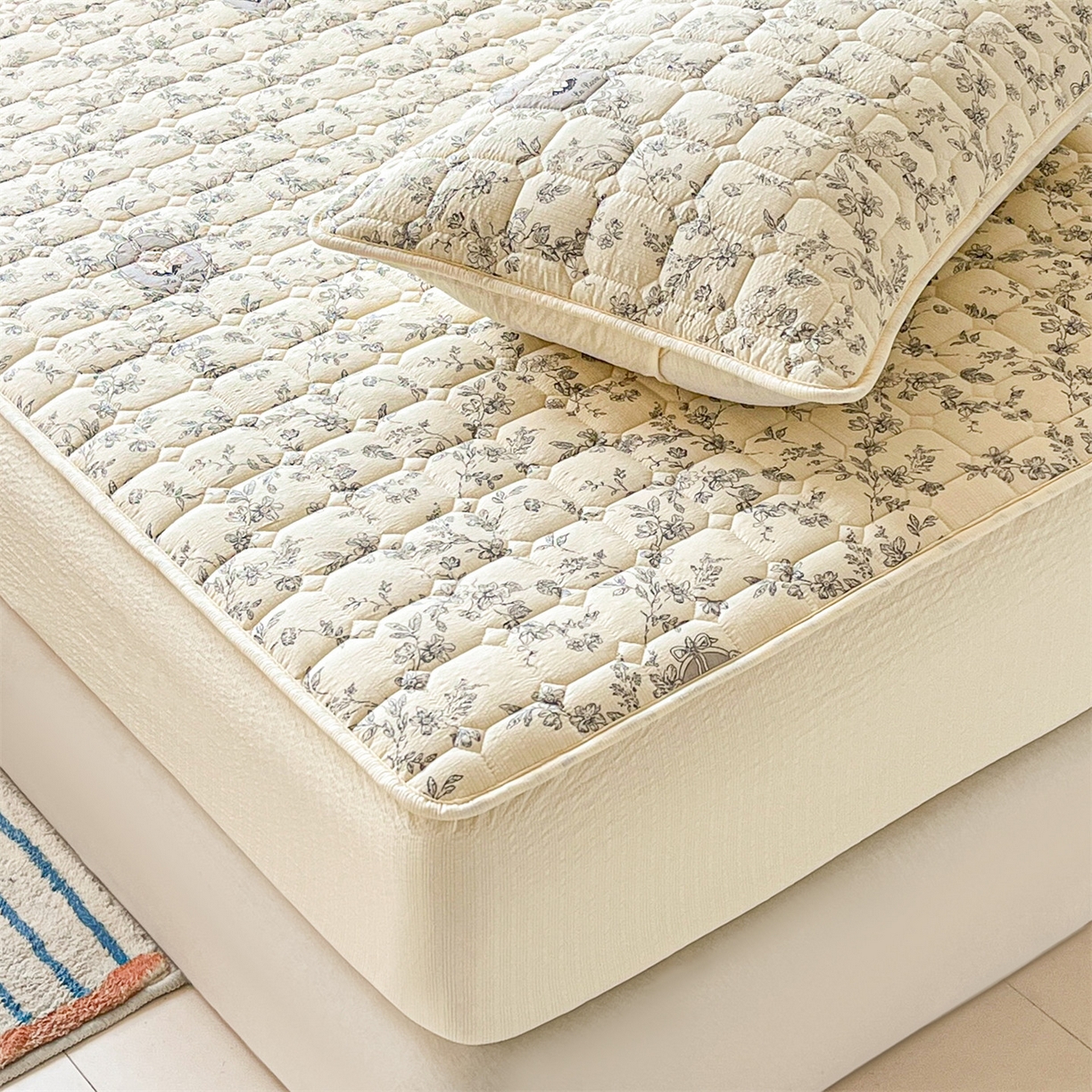 91家纺网 家纺一手货源 找家纺 优眠坊 2026新款亲肤泡芙纱夹棉单床笠床笠单件单品床笠三件套 花之秘境-夹棉款