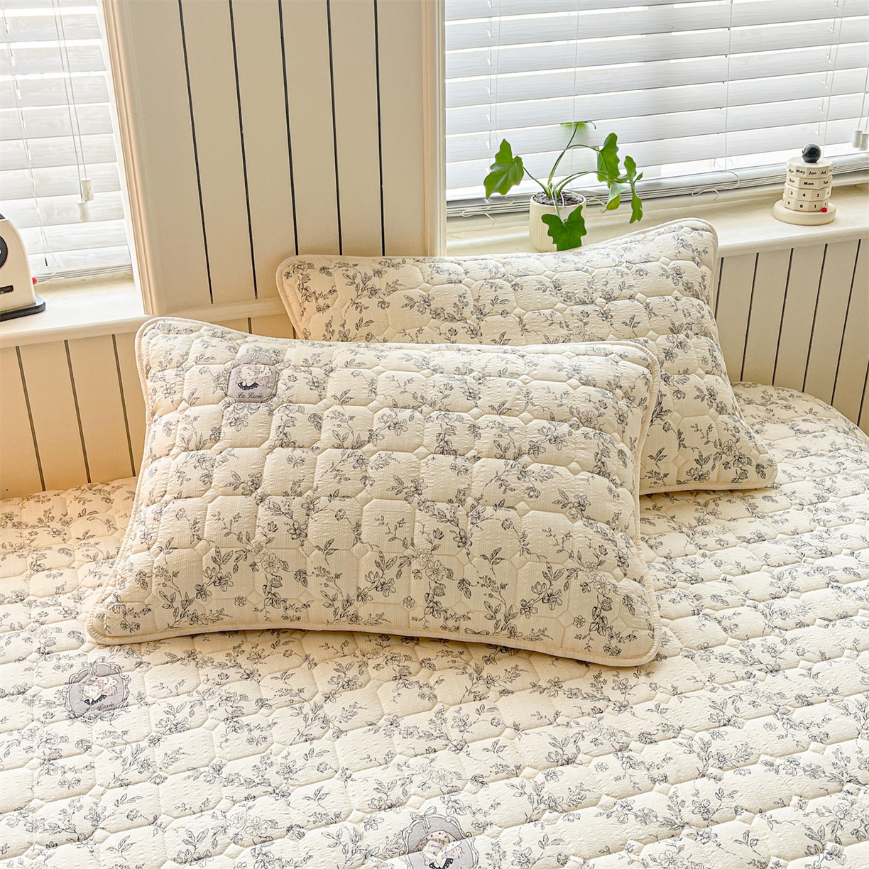 91家纺网 家纺一手货源 找家纺 优眠坊 2026新款亲肤泡芙纱夹棉单床笠床笠单件单品床笠三件套 花之秘境-夹棉款