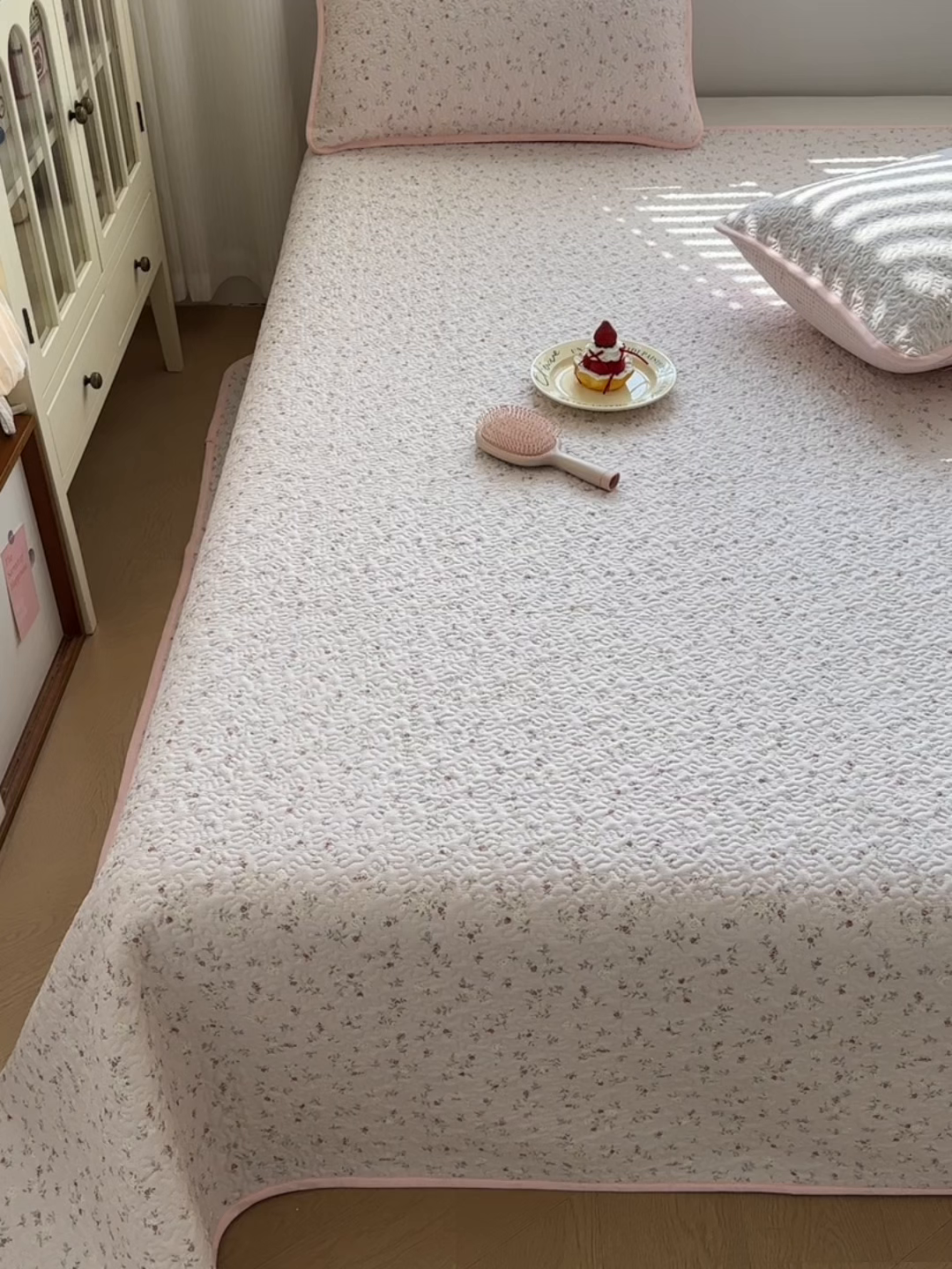 91家纺网 家纺一手货源 找家纺 绵庭家纺 2026新款全棉印花夹棉床盖三件套 南法织梦