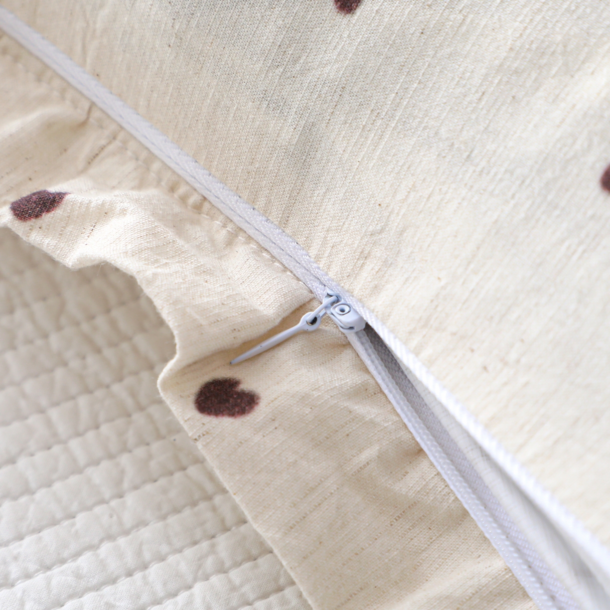 91家纺网 家纺一手货源 找家纺 芯洲 2026春夏新款月亮造型可爱抱枕荞麦枕枕头枕芯 月芽-心晴