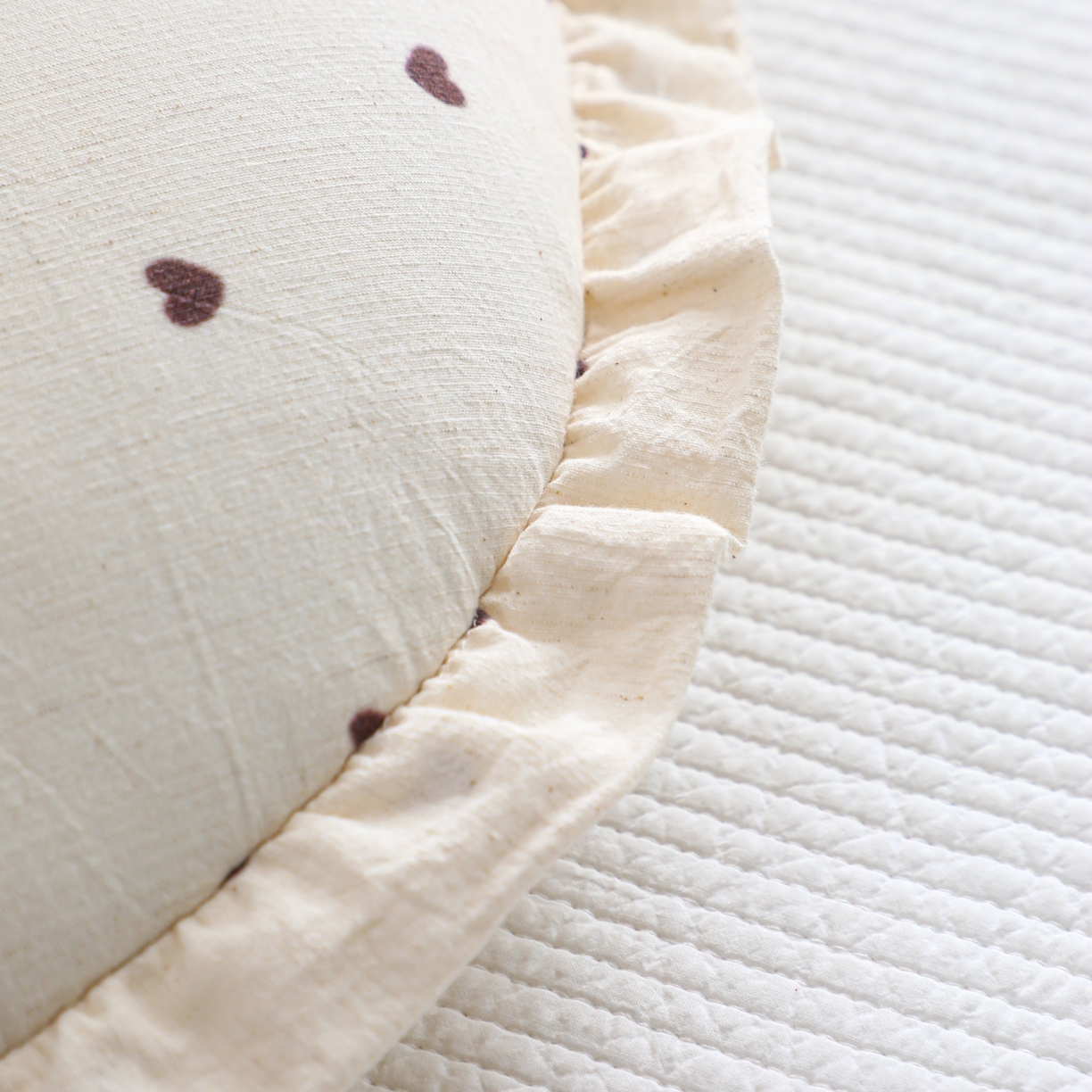 91家纺网 家纺一手货源 找家纺 芯洲 2026春夏新款月亮造型可爱抱枕荞麦枕枕头枕芯 月芽-心晴