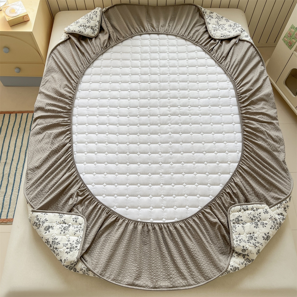 91家纺网 家纺一手货源 找家纺 优眠坊 2026新款亲肤泡芙纱夹棉单床笠床笠单件单品床笠三件套 柔花诗意-夹棉款