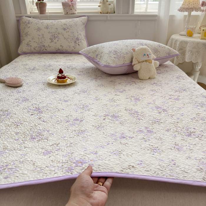 91家纺网 家纺一手货源 找家纺 绵庭家纺 2026新款全棉印花夹棉床盖三件套 苏林-紫