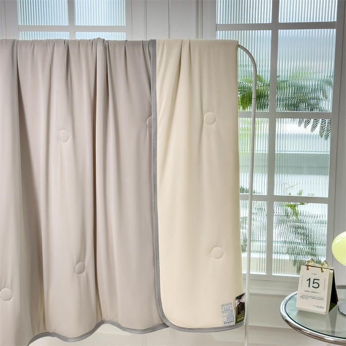 91家纺网 家纺一手货源 找家纺 乐家欣 2026新款凉感冰丝床席床笠四件套 凉感夏被-奶昔白