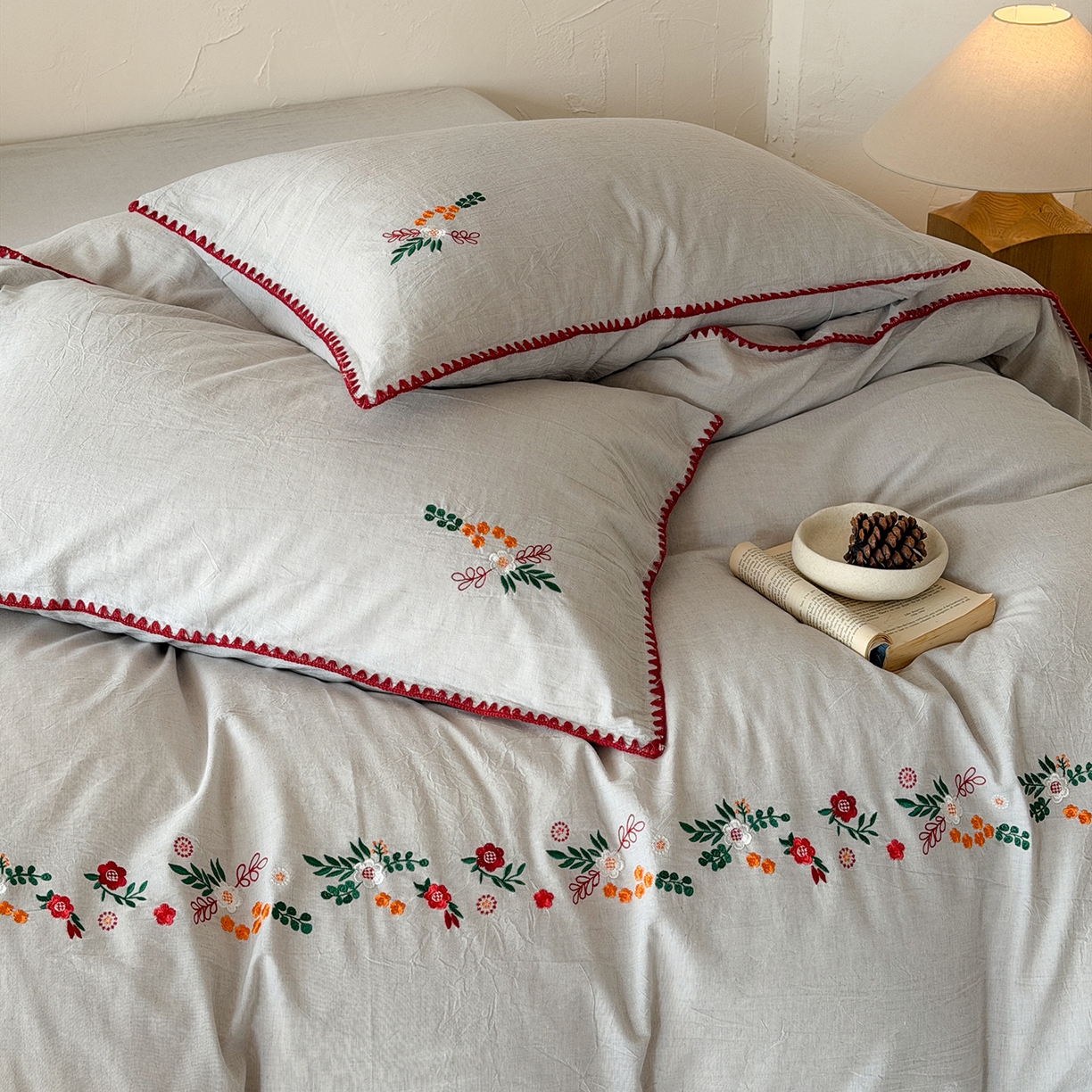 91家纺网 家纺一手货源 找家纺 （总）淑女公社家纺 2026春夏新款贝壳边刺绣绣花棉麻四件套-柔朴乡野