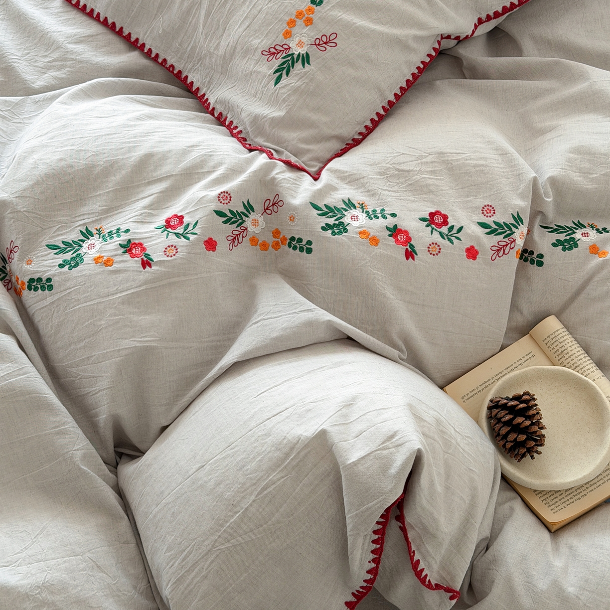 91家纺网 家纺一手货源 找家纺 （总）淑女公社家纺 2026春夏新款贝壳边刺绣绣花棉麻四件套-柔朴乡野