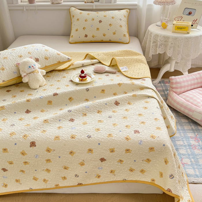 91家纺网 家纺一手货源 找家纺 绵庭家纺 2026新款全棉印花夹棉床盖三件套 跳跳蜜罐-米