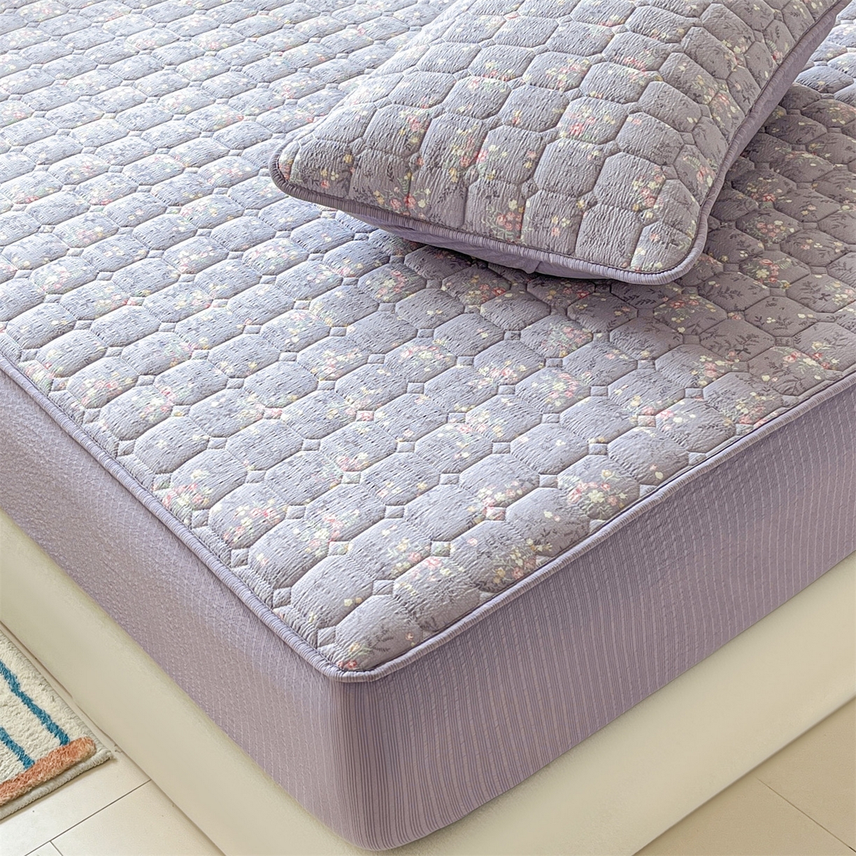 91家纺网 家纺一手货源 找家纺 优眠坊 2026新款亲肤泡芙纱夹棉单床笠床笠单件单品床笠三件套 柔紫碎花-夹棉款