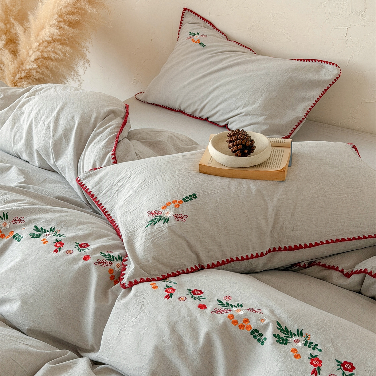 91家纺网 家纺一手货源 找家纺 淑女公社家纺 2026春夏新款贝壳边刺绣绣花棉麻四件套-柔朴乡野 柔朴乡野  麻灰