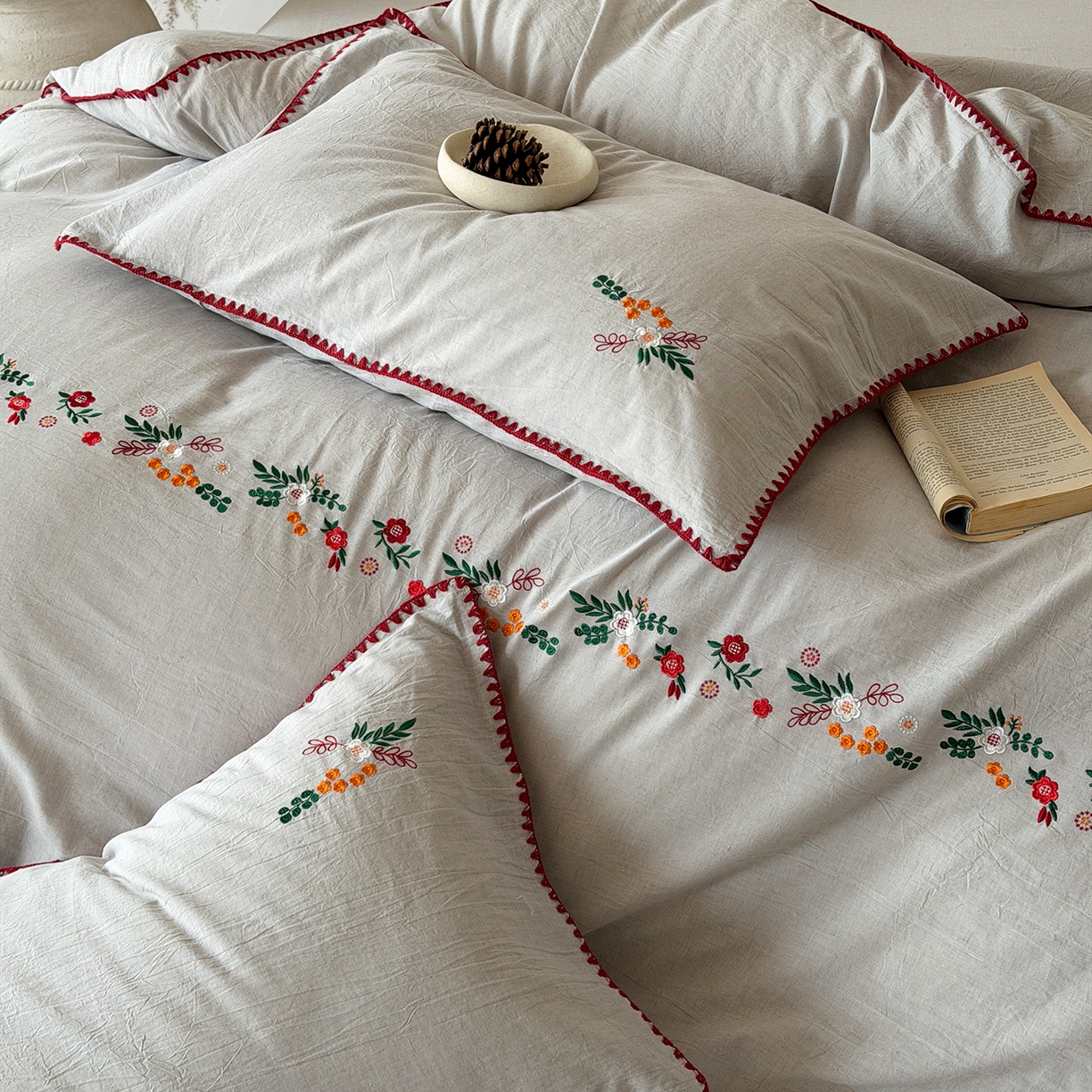 91家纺网 家纺一手货源 找家纺 淑女公社家纺 2026春夏新款贝壳边刺绣绣花棉麻四件套-柔朴乡野 柔朴乡野  麻灰