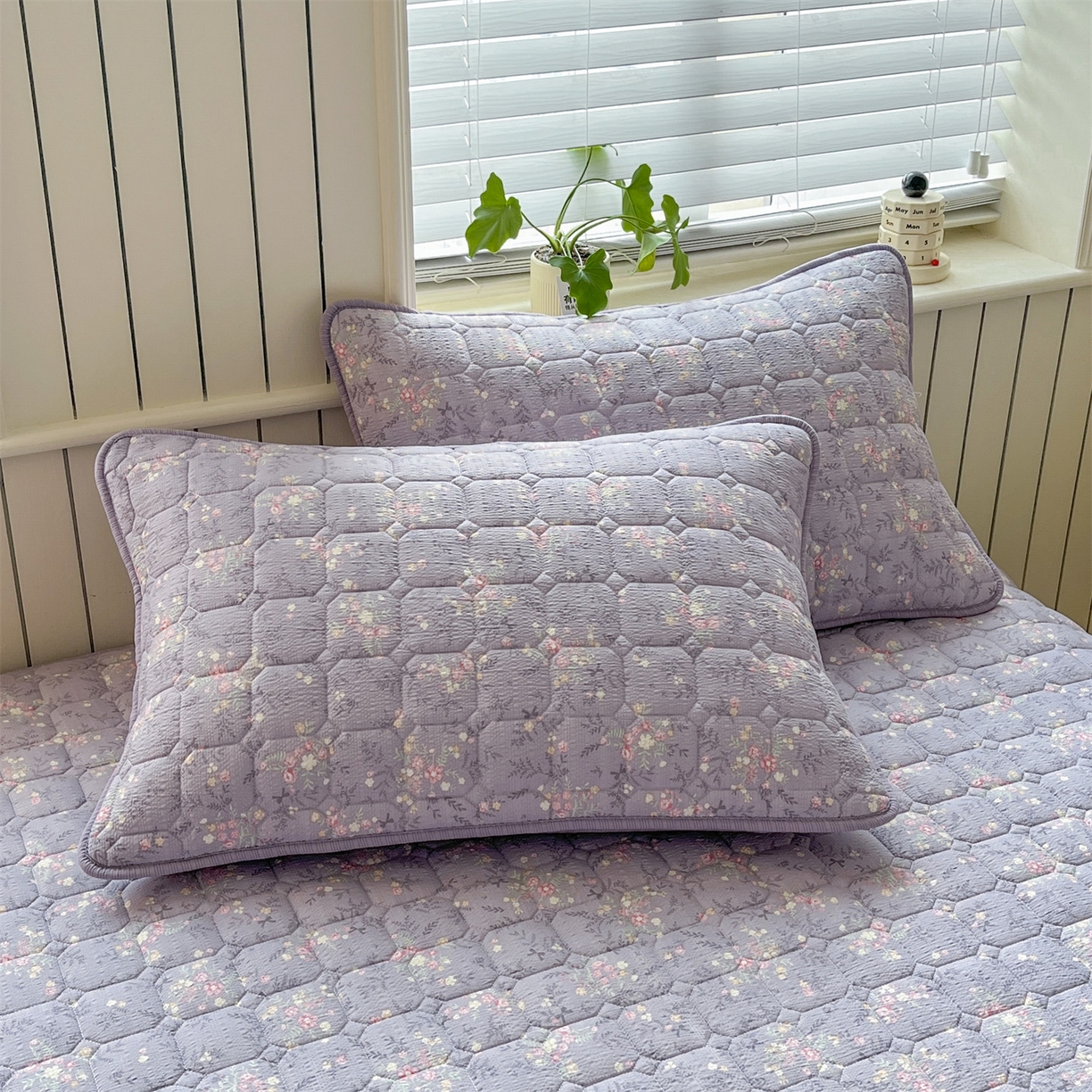 91家纺网 家纺一手货源 找家纺 优眠坊 2026新款亲肤泡芙纱夹棉单床笠床笠单件单品床笠三件套 柔紫碎花-夹棉款