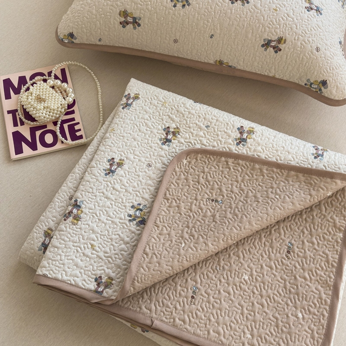 91家纺网 家纺一手货源 找家纺 绵庭家纺 2026新款全棉印花夹棉床盖三件套 小马浅浅