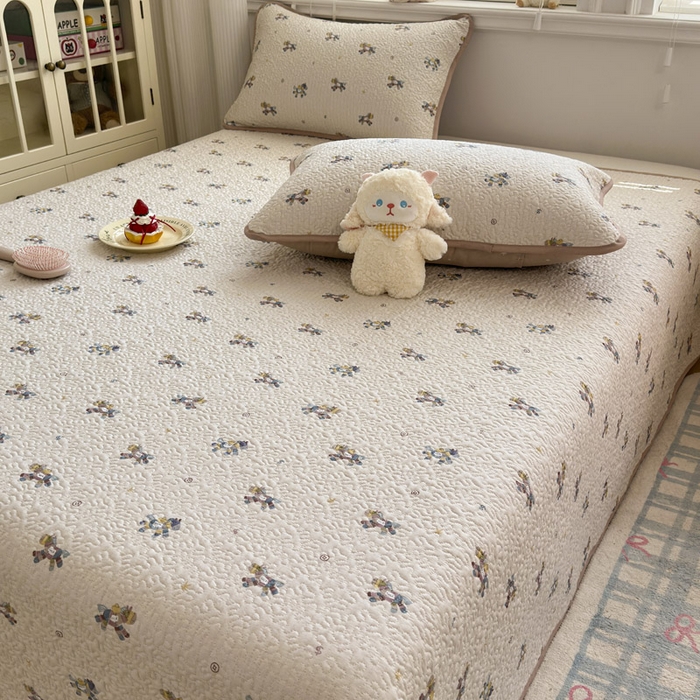 91家纺网 家纺一手货源 找家纺 绵庭家纺 2026新款全棉印花夹棉床盖三件套 小马浅浅