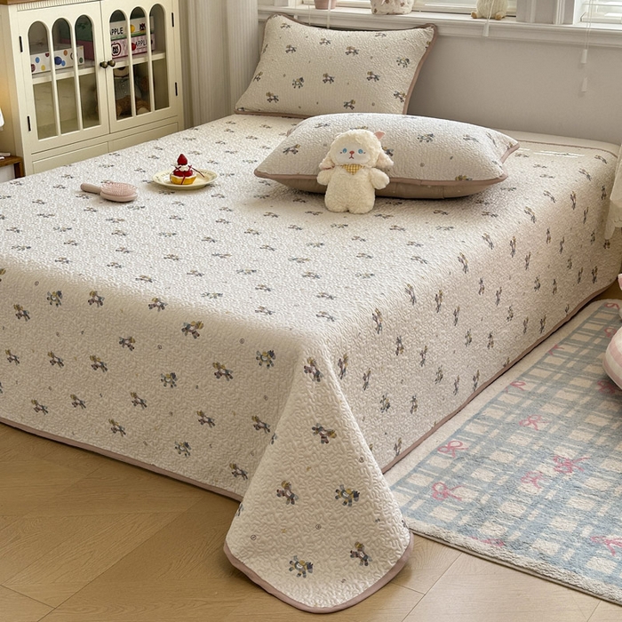 91家纺网 家纺一手货源 找家纺 绵庭家纺 2026新款全棉印花夹棉床盖三件套 小马浅浅