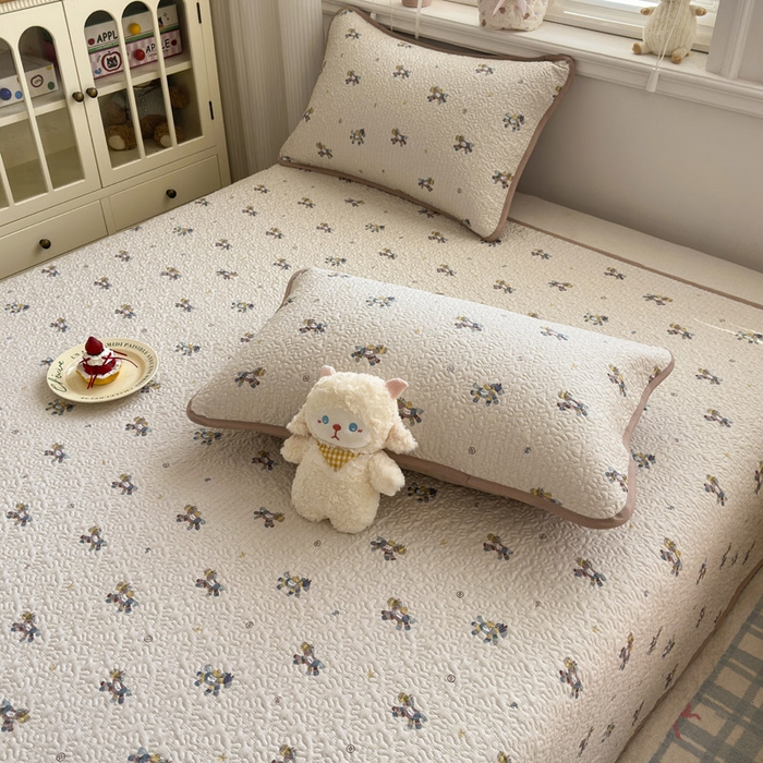 91家纺网 家纺一手货源 找家纺 绵庭家纺 2026新款全棉印花夹棉床盖三件套 小马浅浅