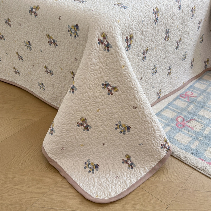 91家纺网 家纺一手货源 找家纺 绵庭家纺 2026新款全棉印花夹棉床盖三件套 小马浅浅