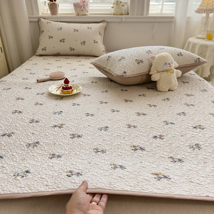 91家纺网 家纺一手货源 找家纺 绵庭家纺 2026新款全棉印花夹棉床盖三件套 小马浅浅