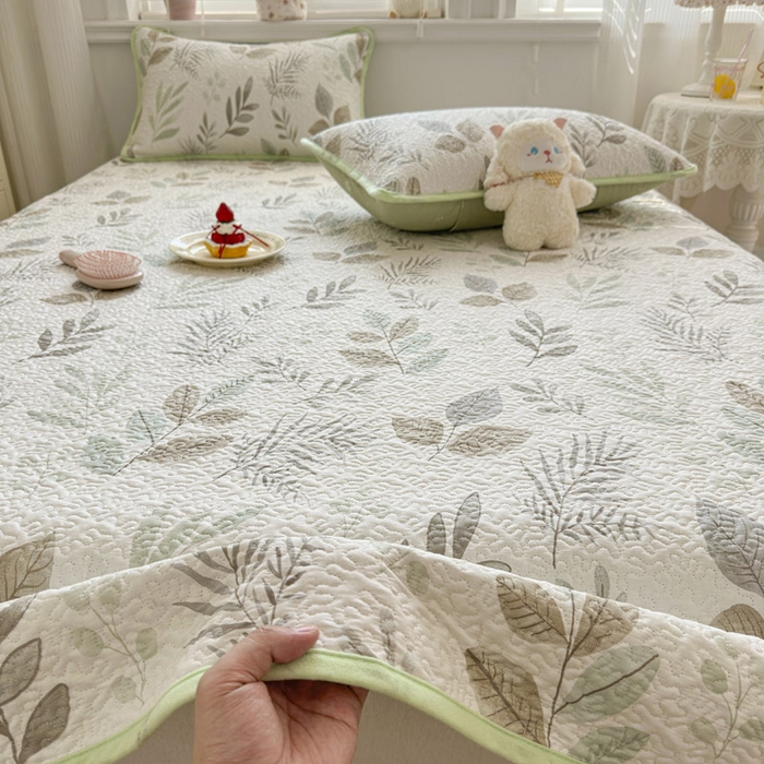 91家纺网 家纺一手货源 找家纺 绵庭家纺 2026新款全棉印花夹棉床盖三件套 叶语轻喃-绿