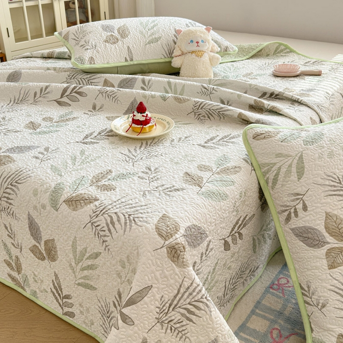 91家纺网 家纺一手货源 找家纺 绵庭家纺 2026新款全棉印花夹棉床盖三件套 叶语轻喃-绿