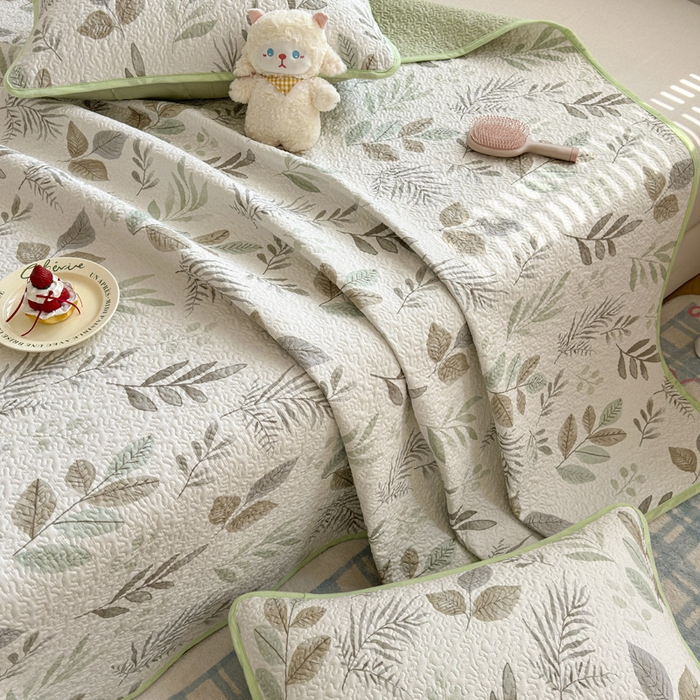 91家纺网 家纺一手货源 找家纺 绵庭家纺 2026新款全棉印花夹棉床盖三件套 叶语轻喃-绿