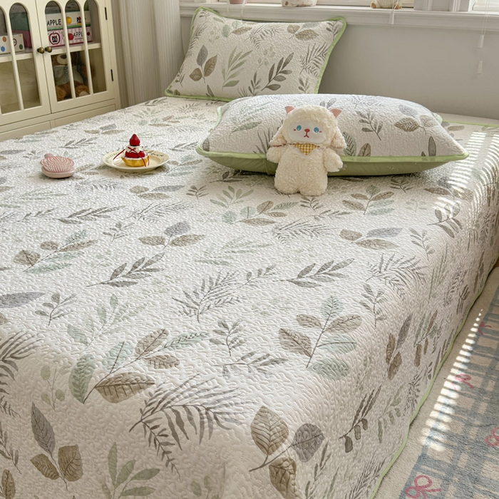 91家纺网 家纺一手货源 找家纺 绵庭家纺 2026新款全棉印花夹棉床盖三件套 叶语轻喃-绿