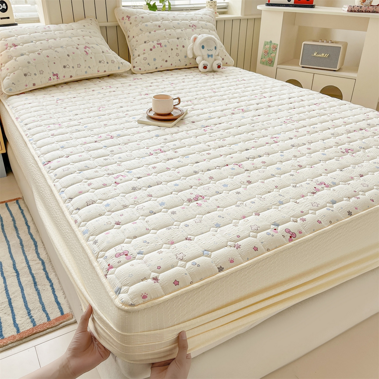 91家纺网 家纺一手货源 找家纺 优眠坊 2026新款亲肤泡芙纱夹棉单床笠床笠单件单品床笠三件套 甜心宝贝-夹棉款